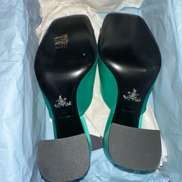 Prada Satin Slides - Green
Sandals, Shoes - PRA907938 - Picture 3 of 6